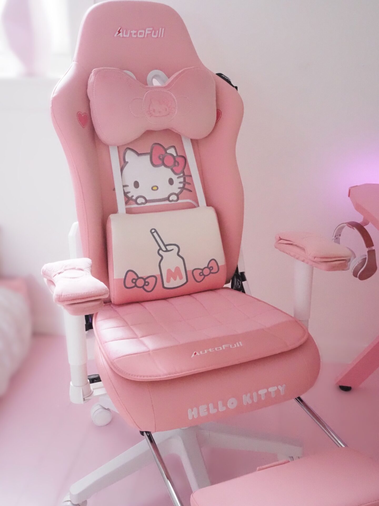 Hello Kitty Autofull Gamer Chair Review - Finding Eden With Eve