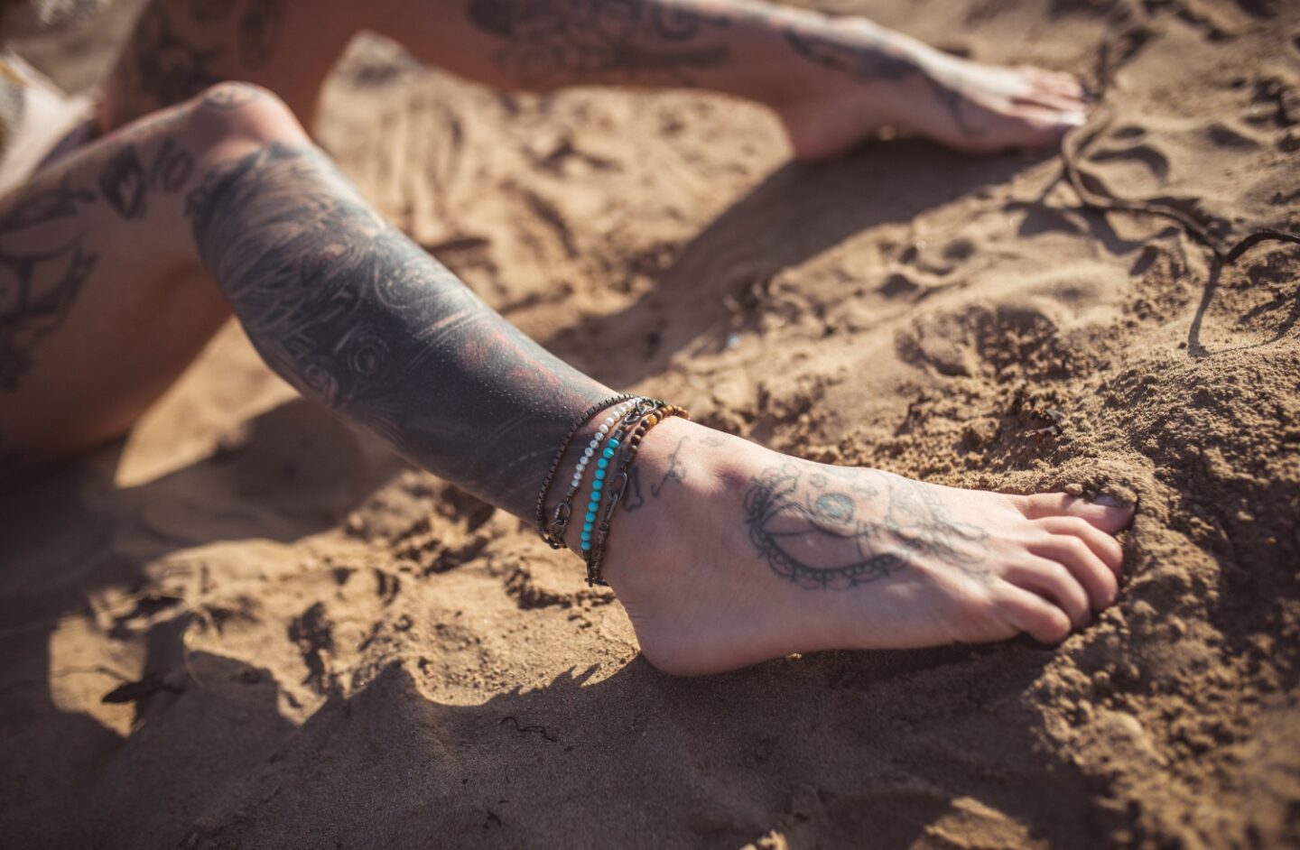 A picture of Marco Dal Maso Chain Link Jewellery on Eve used as an ankle bracelet on Troon beach.