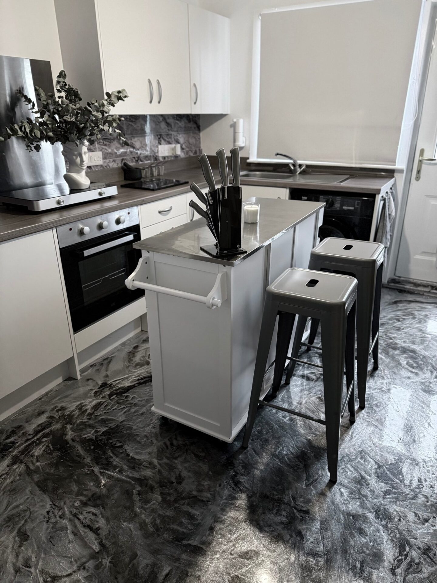 A picture of @evesaraeden kitchen.