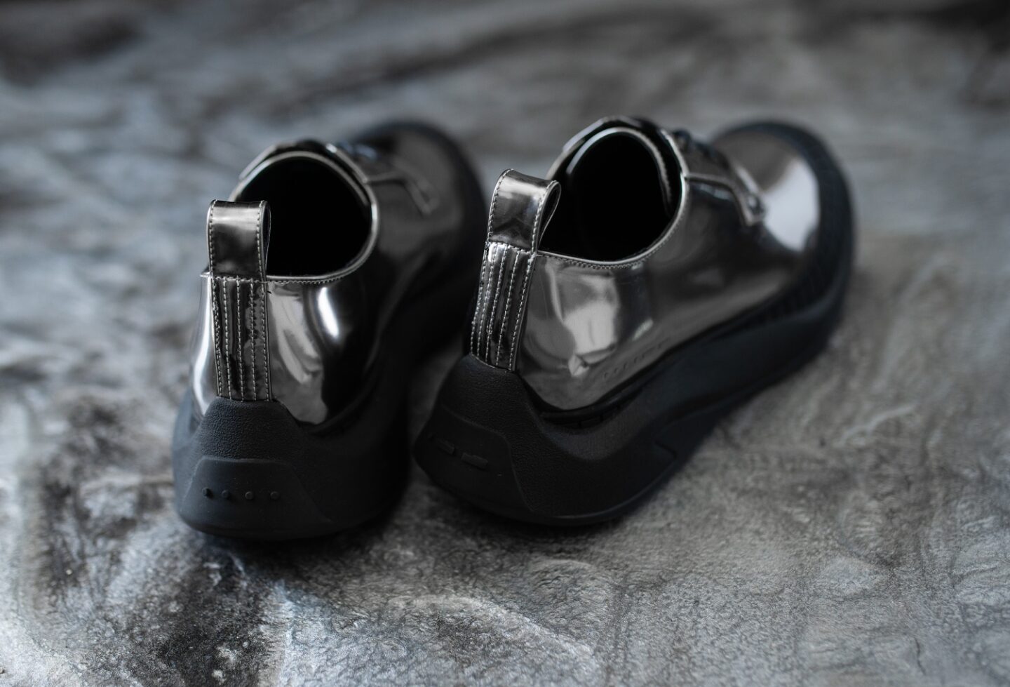 A picture of Hidden White Asher shoes from the back.