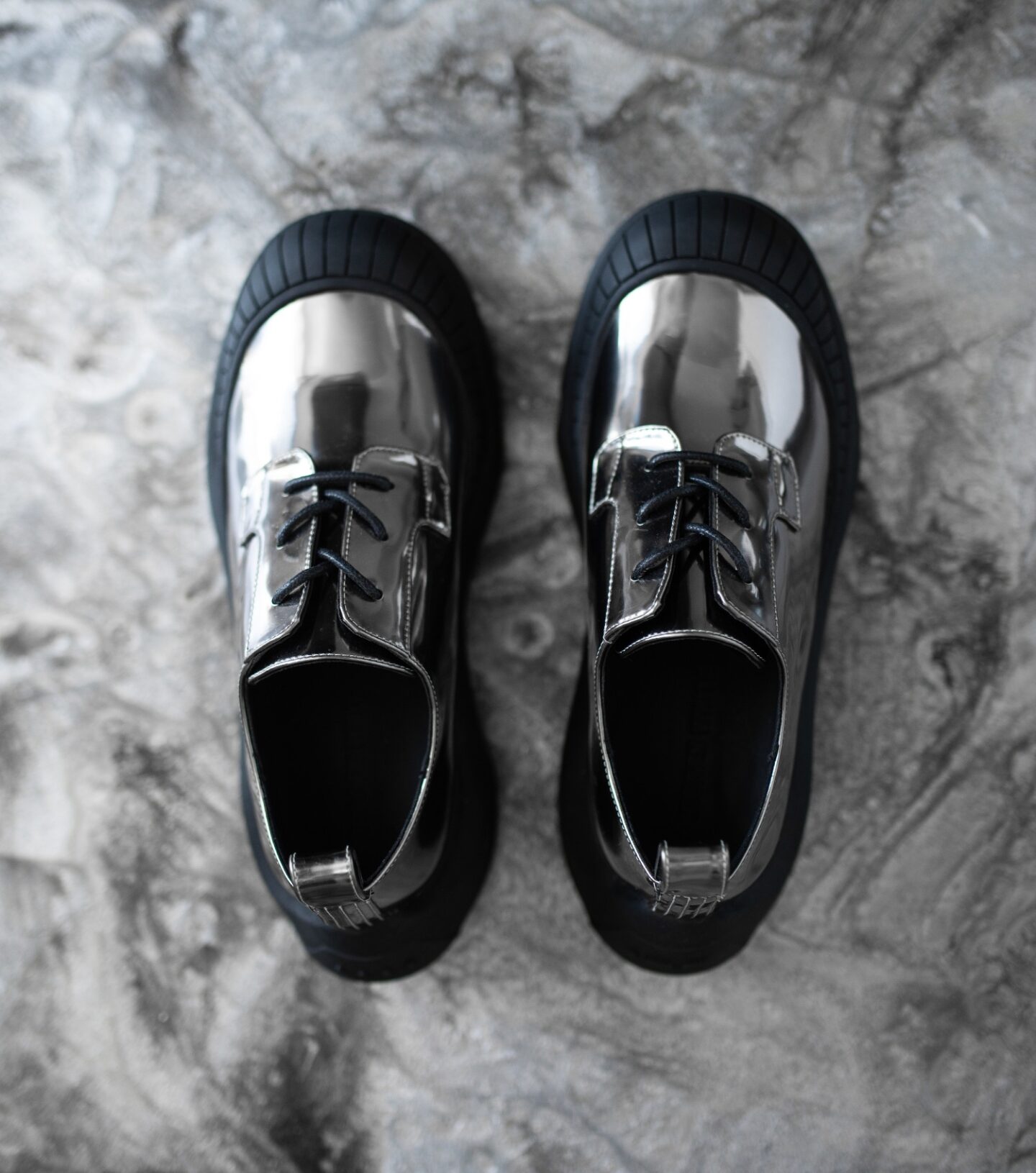 A picture of Hidden White Asher Chrome shoes by @evesaraeden.