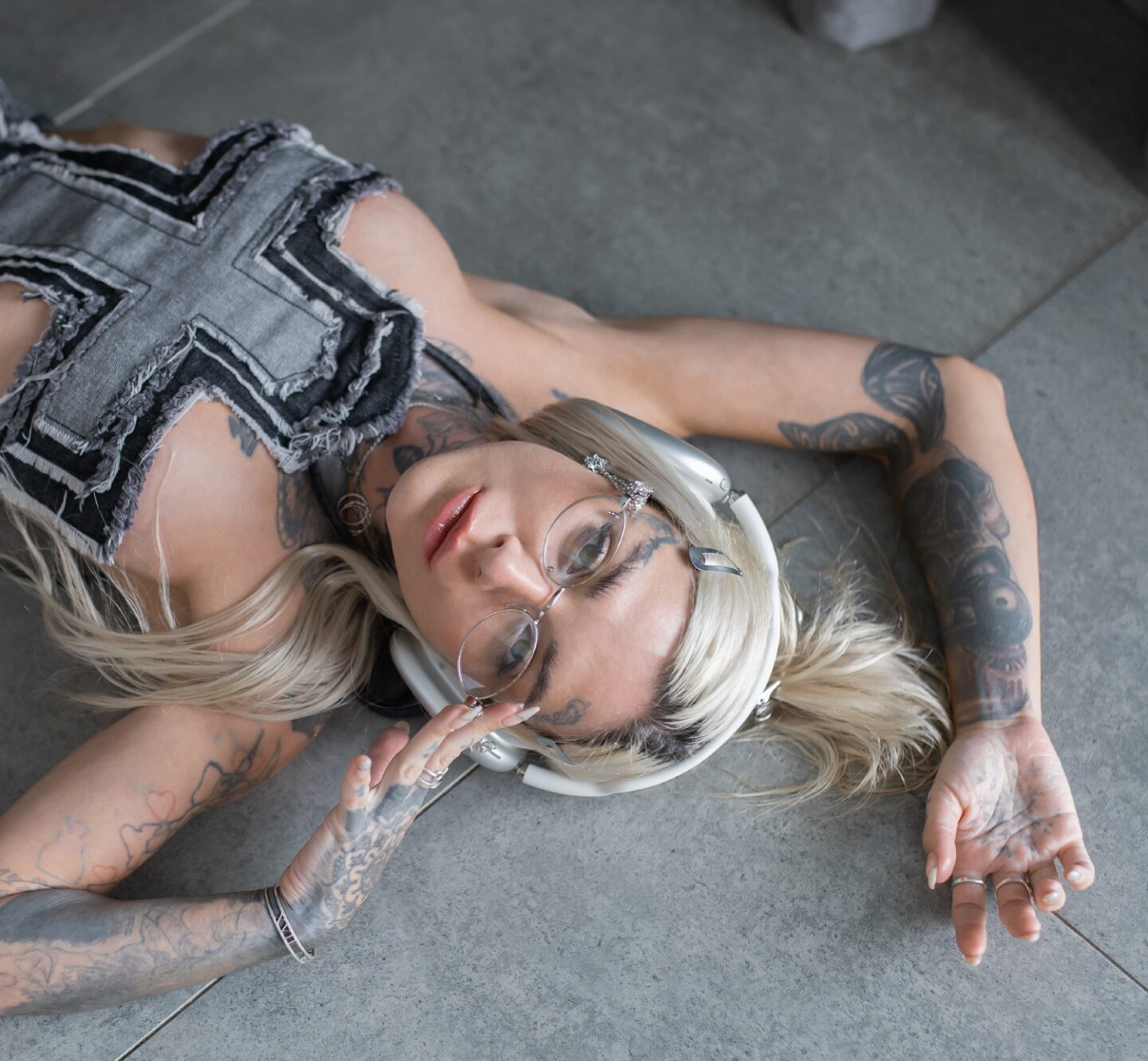 A picture of Eve Sara wearing a pair of LensAlter Fairy Glasses.