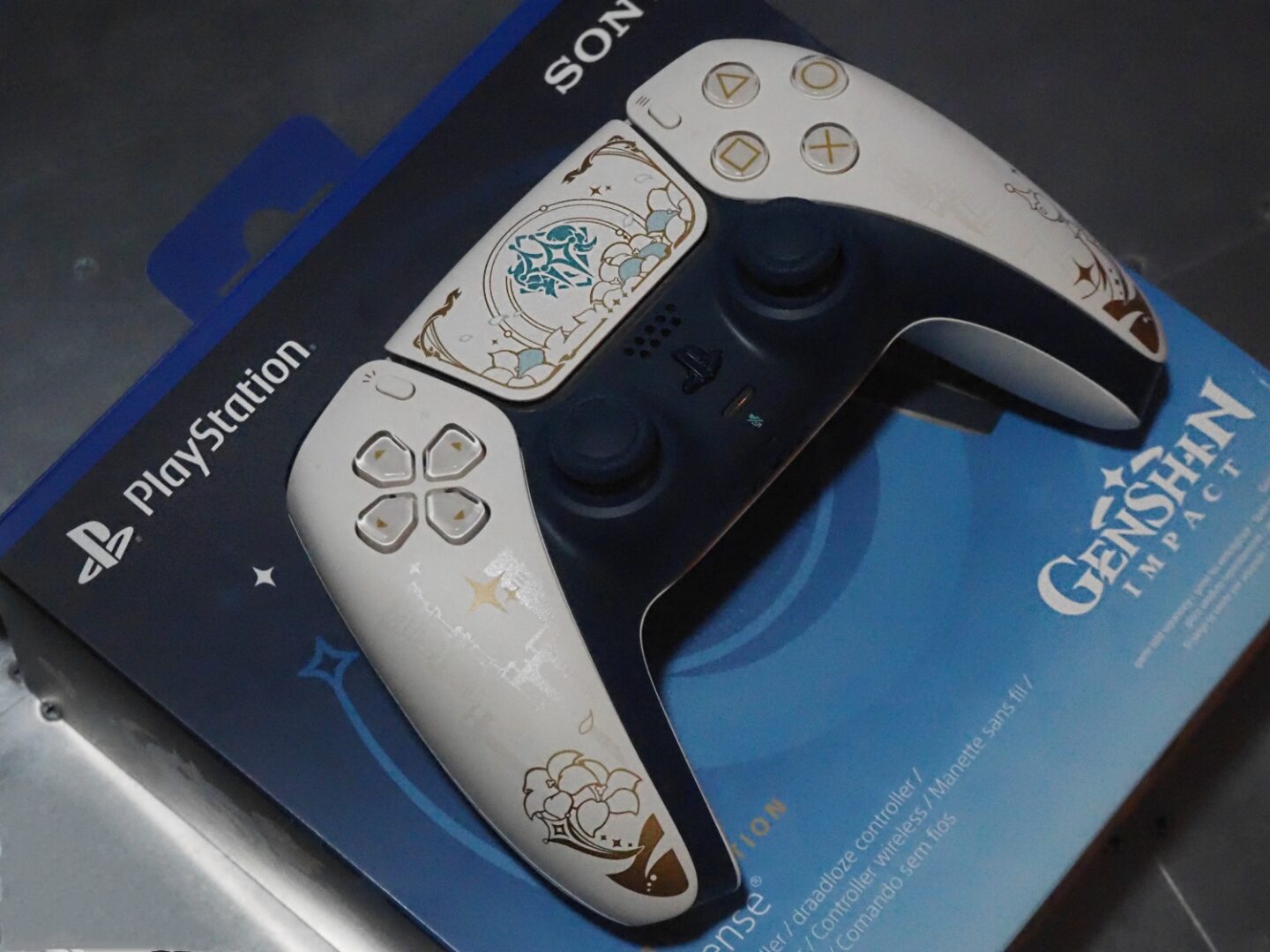 A picture of the new Genshin Impact Duelsense PS5 controller.