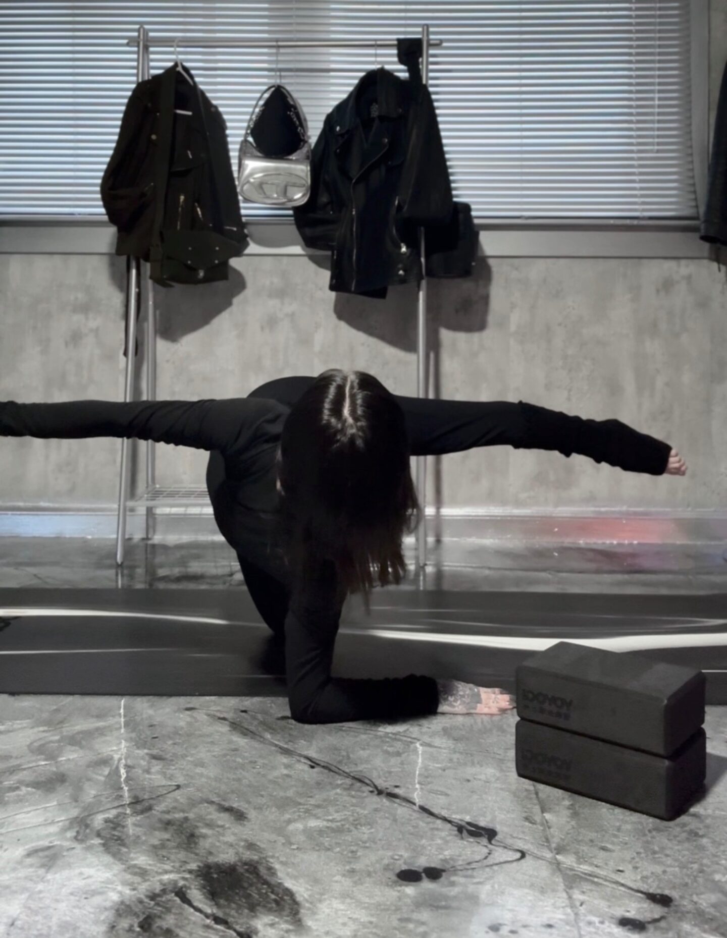 A picture of Eve Sara using the Yoga mat and blocks from Yoyogi.