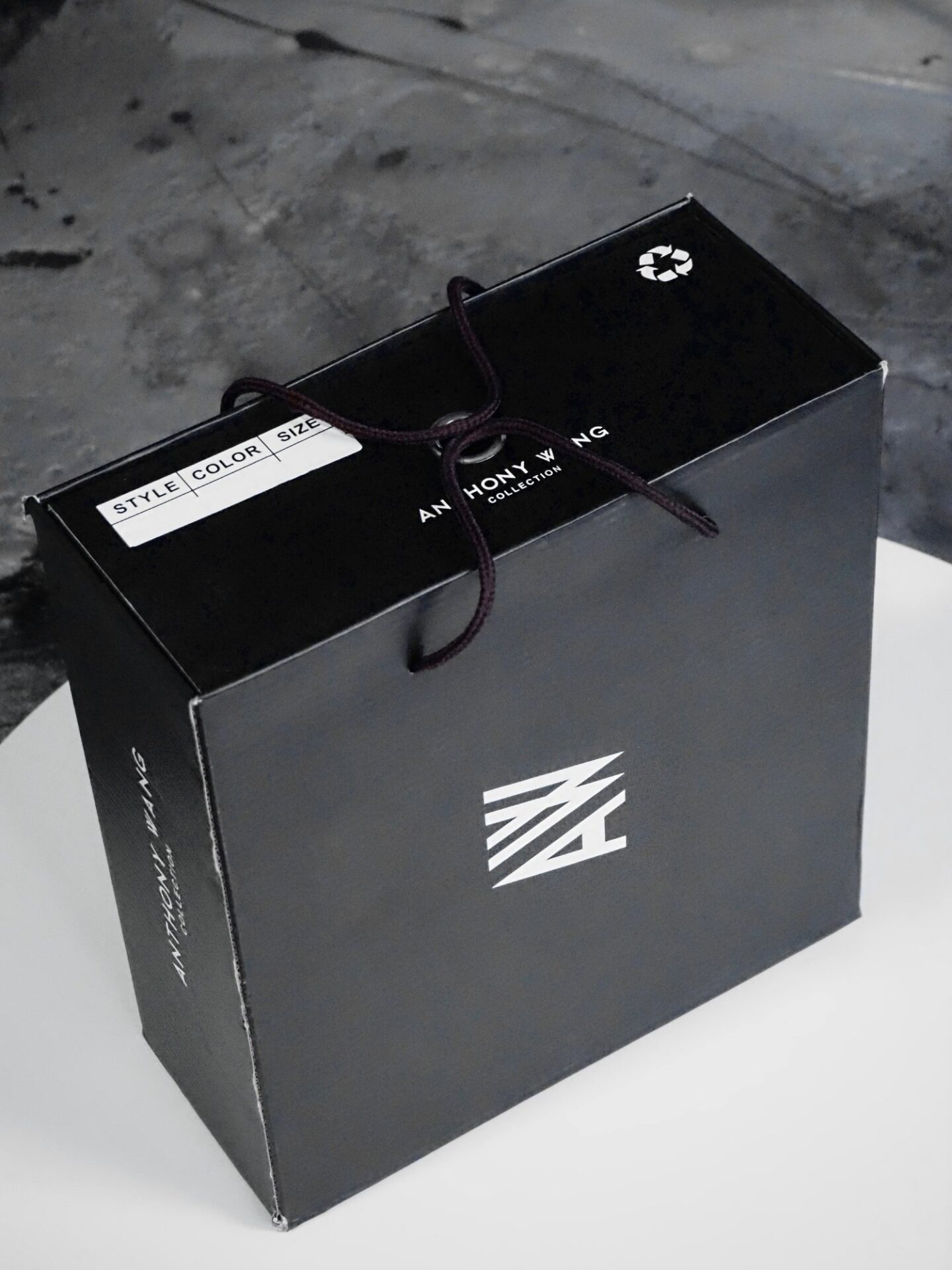 A picture of the packaging box from Anthony Wang.