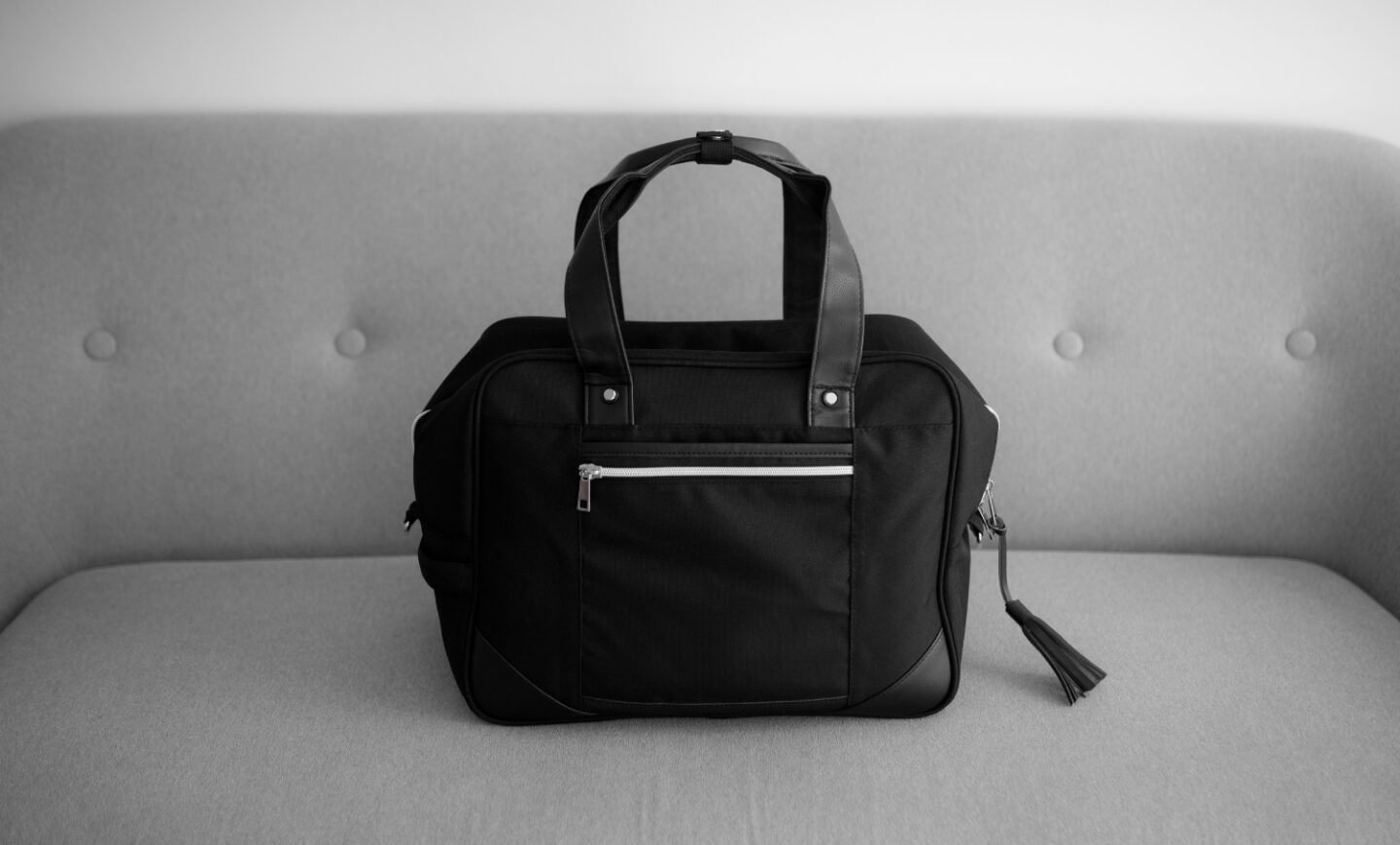 A picture of the Vela 24L Ladies Cabin Bag Holdall - 40x30x20 cm from CabinMax.